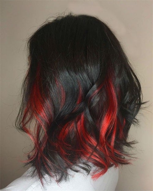 Red highlights give the public a moist and sexy effect to black hair colors.