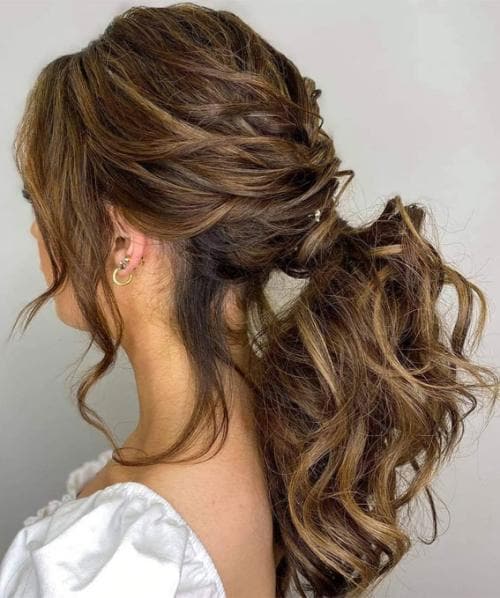 messy ponytail hairstyle
