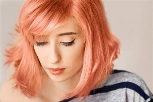 What are the benefits of apricot hair color in summer?