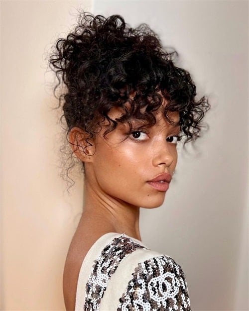 5 hottest curly fringe bangs hairstyle ideas for 2024