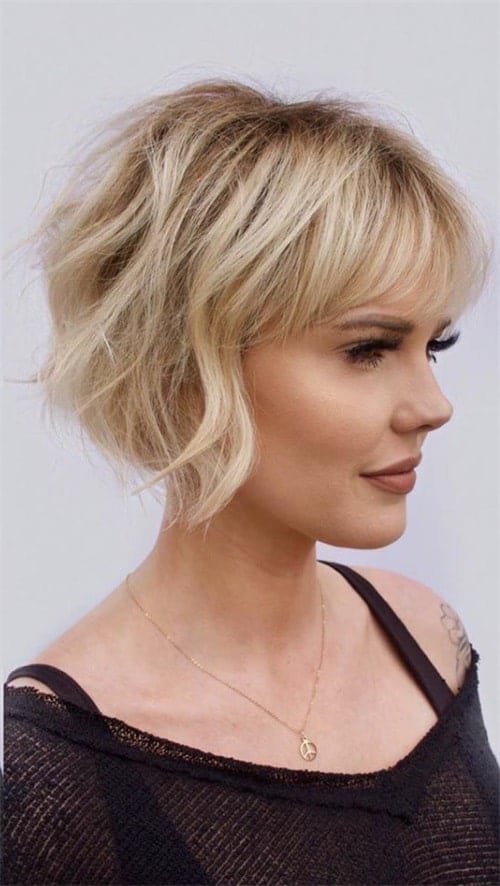 What is a feathered bob haircut?