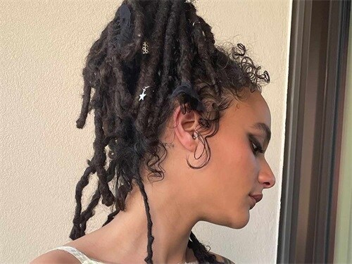 What are instant locs?