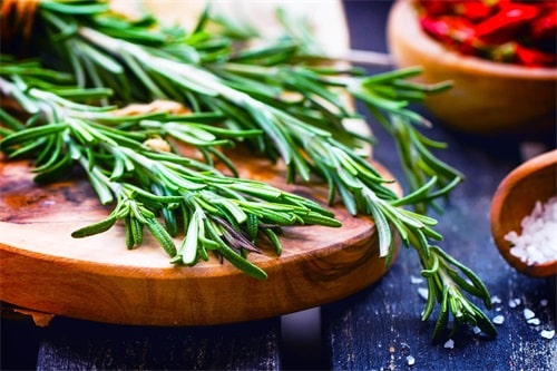 How to make rosemary water for hair?