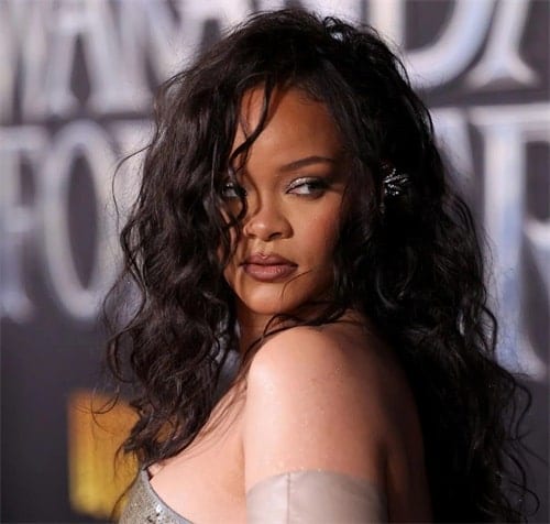 Why do girls like Rihanna hairstyle?