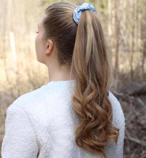curly ponytail with scrunchie